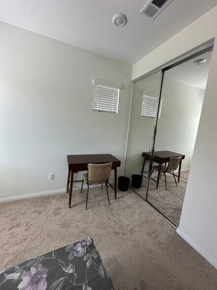 Building Photo - 27455 Longview Pl