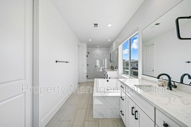 Building Photo - 32017 Radiant Dr