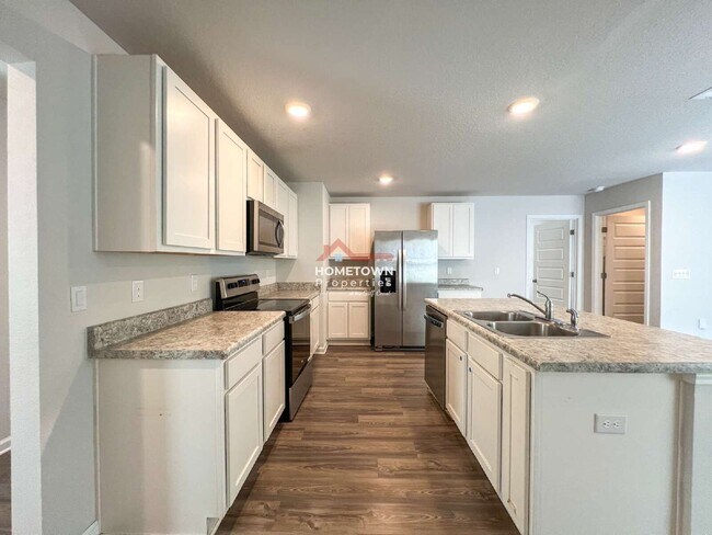 Building Photo - 5257 Peach Dr