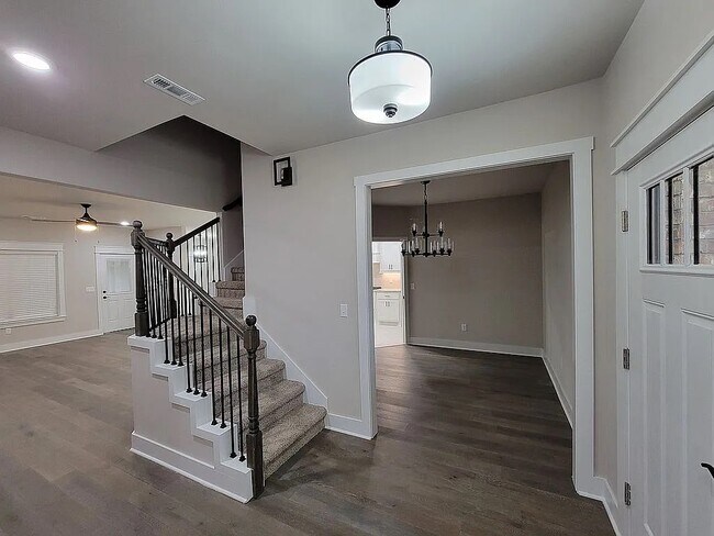 Building Photo - 4202 SW Plumley Ave