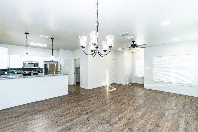 Building Photo - Iron Horse 2 bedroom 2 bathroom!