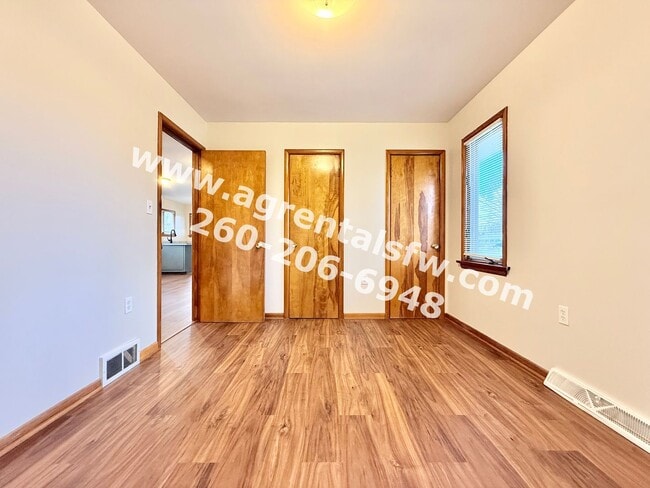 Building Photo - 3 Bedroom House