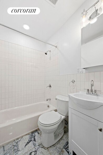 Building Photo - 421 E 81st St