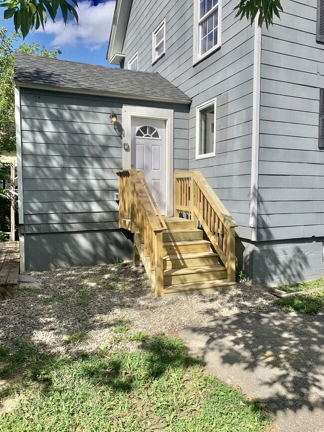 Building Photo - 252 Grove St