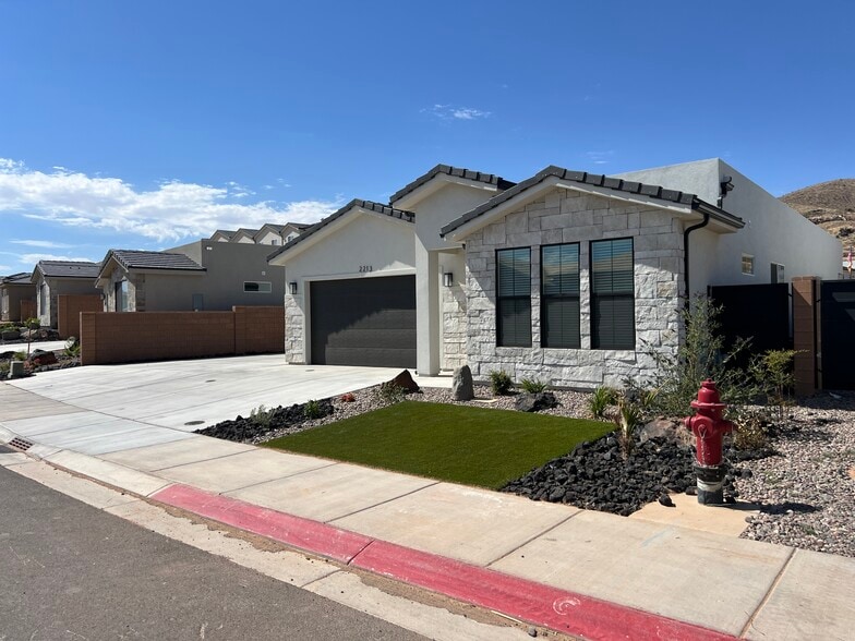 Building Photo - 2213 W 320 S