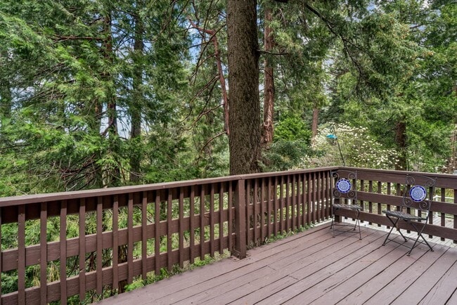 Building Photo - 725 Ivy Ln