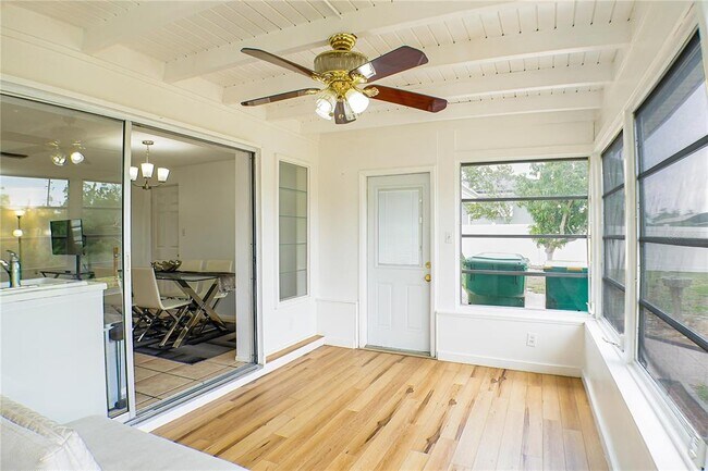 Building Photo - 644 Bonita Ct