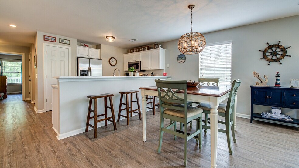 Building Photo - 598 Blue Stem Dr