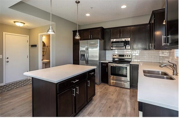 Building Photo - 3509 SE Glen Dr