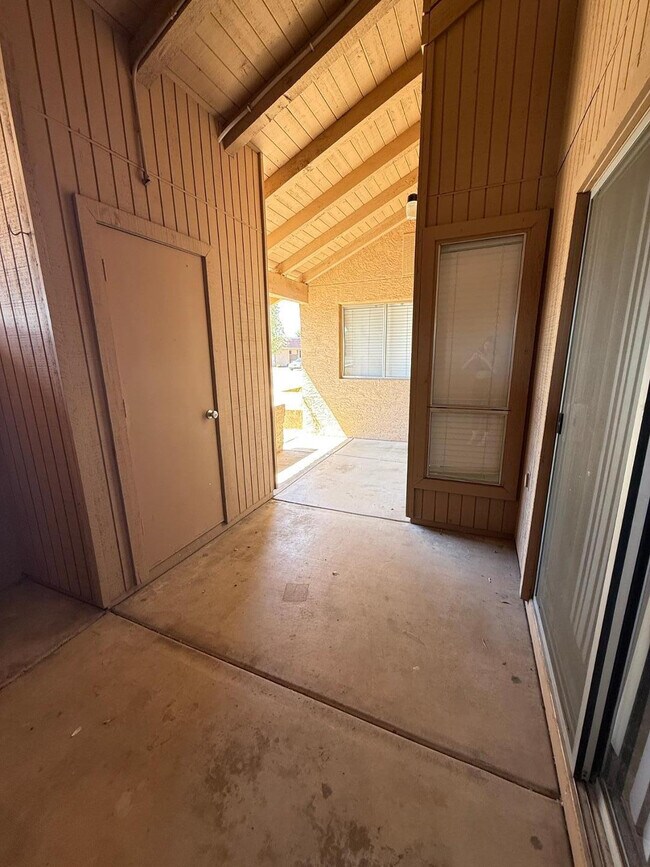 Building Photo - 312 W Yukon Dr