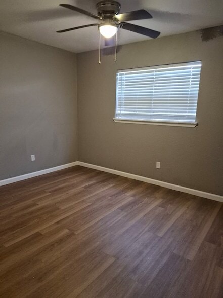 Building Photo - 15735 Munson Ln