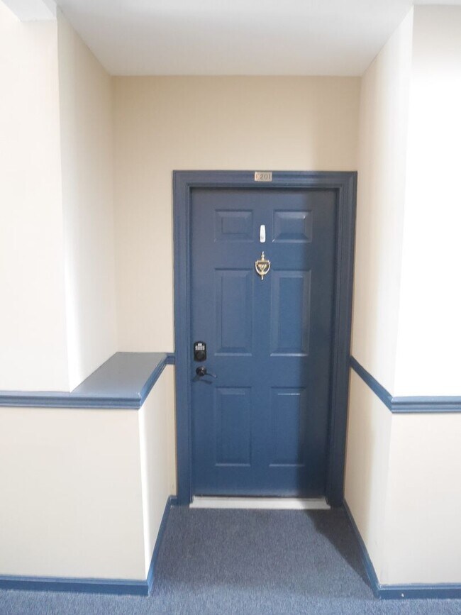 Building Photo - Spacious 2nd Floor Condo in Russett – Prime Laurel Location!