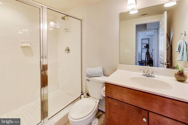 Building Photo - 4139 S Four Mile Run Dr