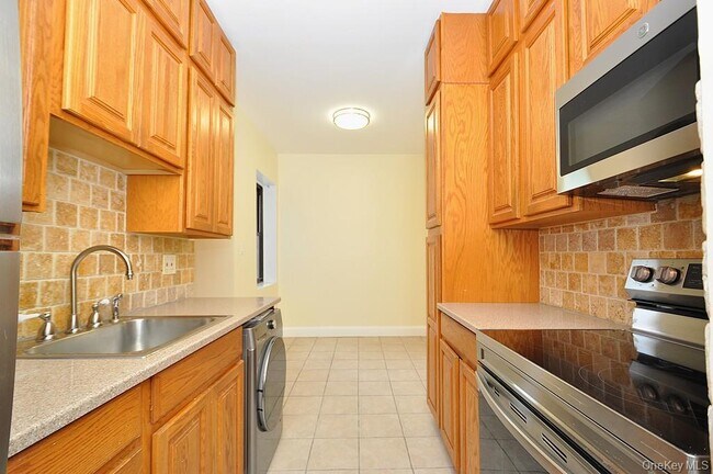 Building Photo - 120 Stonelea Pl