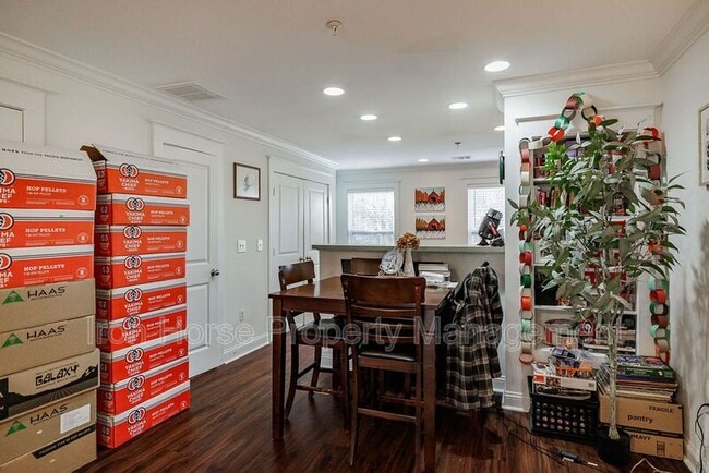 Building Photo - 1035 Barnett Shoals Rd