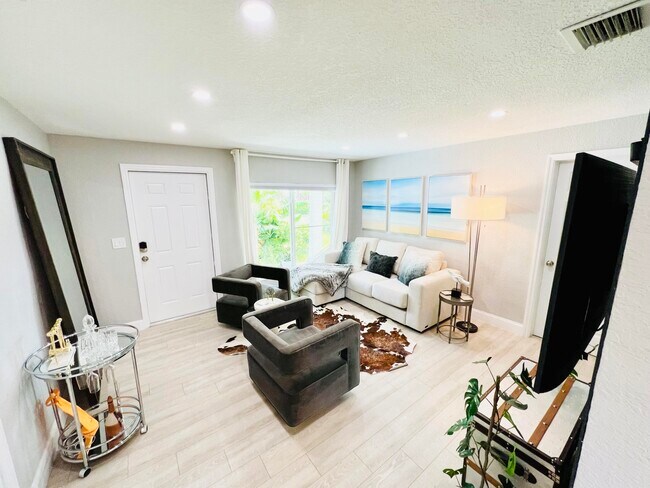 Building Photo - 5365 N Andrews Ave