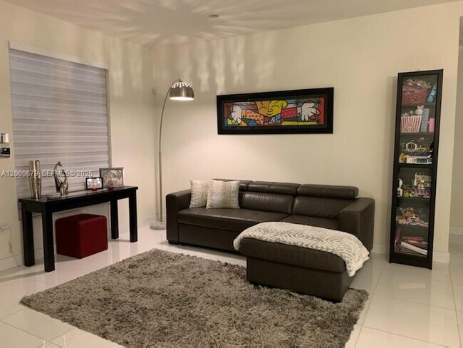 Building Photo - 10220 NW 63rd Terrace