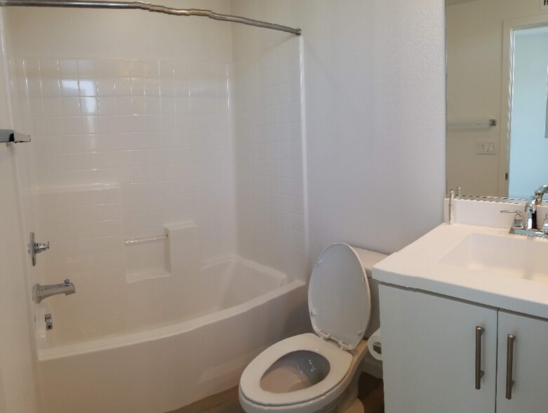 Building Photo - 130 Cadence