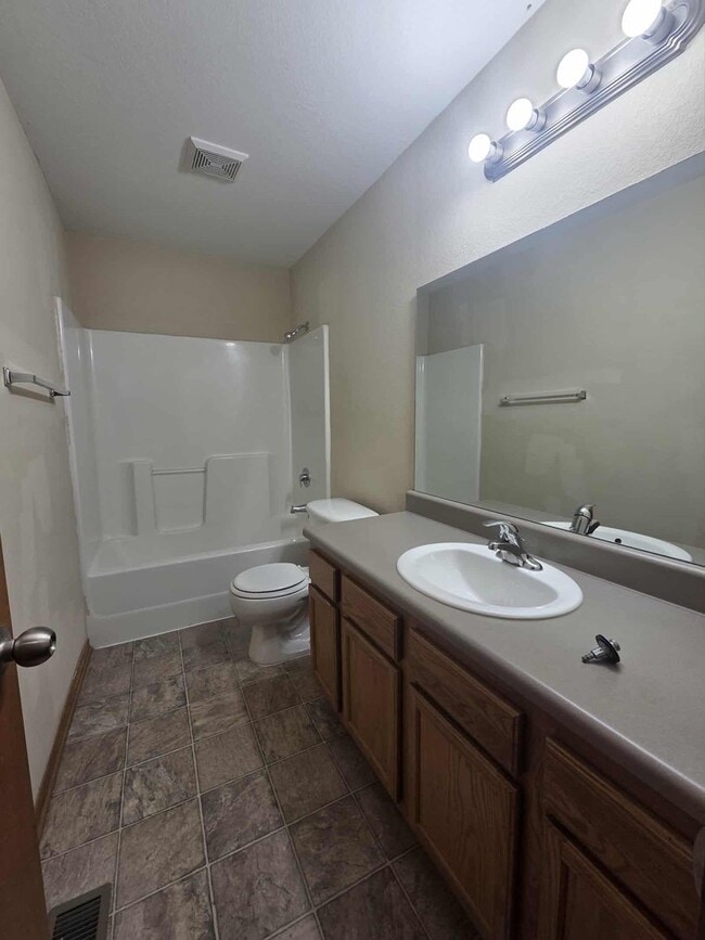 Building Photo - Affordable rental!!!