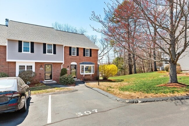 Building Photo - 320 Newbury St