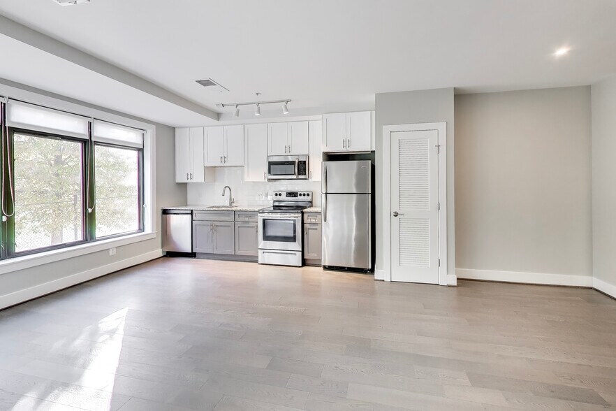 Building Photo - 1521 17th St NW