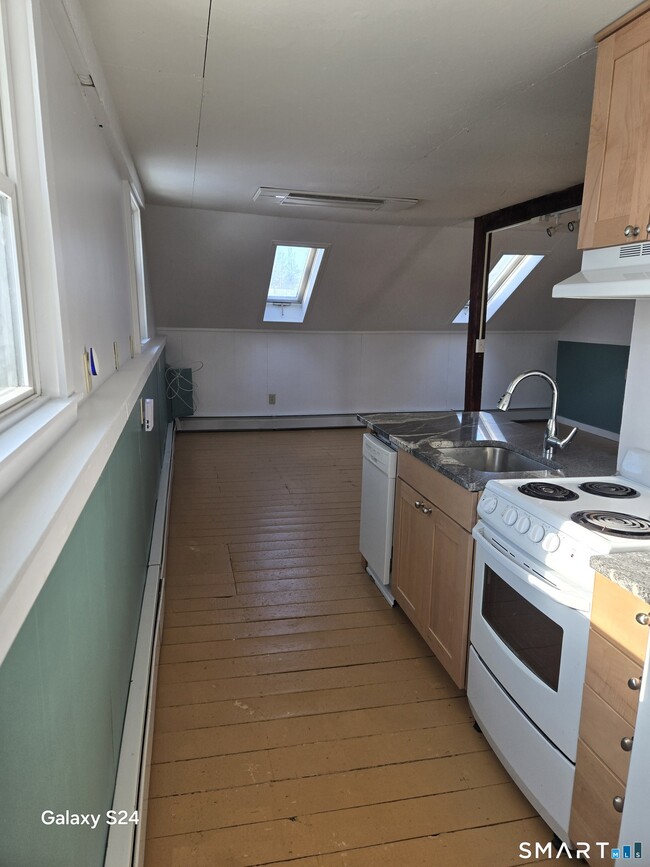 Building Photo - 60 Grove St