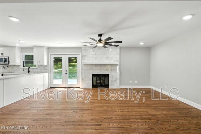 Building Photo - 1113 Springfield Dr