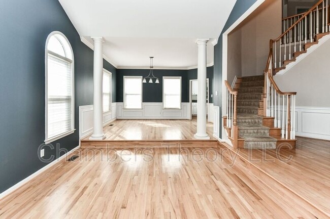 Building Photo - 2417 Chestnut St