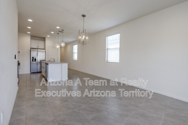 Building Photo - 4882 E Greenway Wash Dr