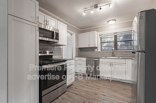 Building Photo - 2320 W 76th St