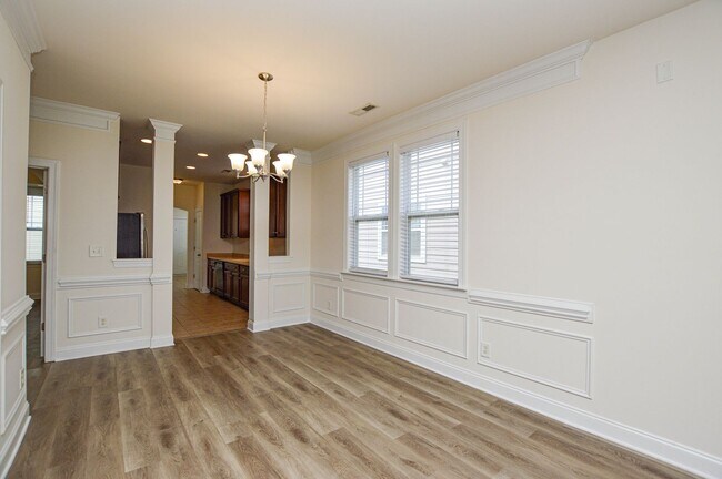 Building Photo - 9020 Ladys Secret Dr