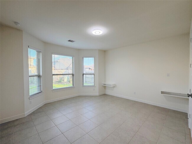 Building Photo - 8611 Oakdale Blf Ct