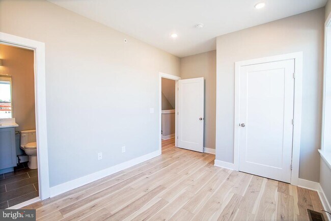 Building Photo - 129 S 49th St