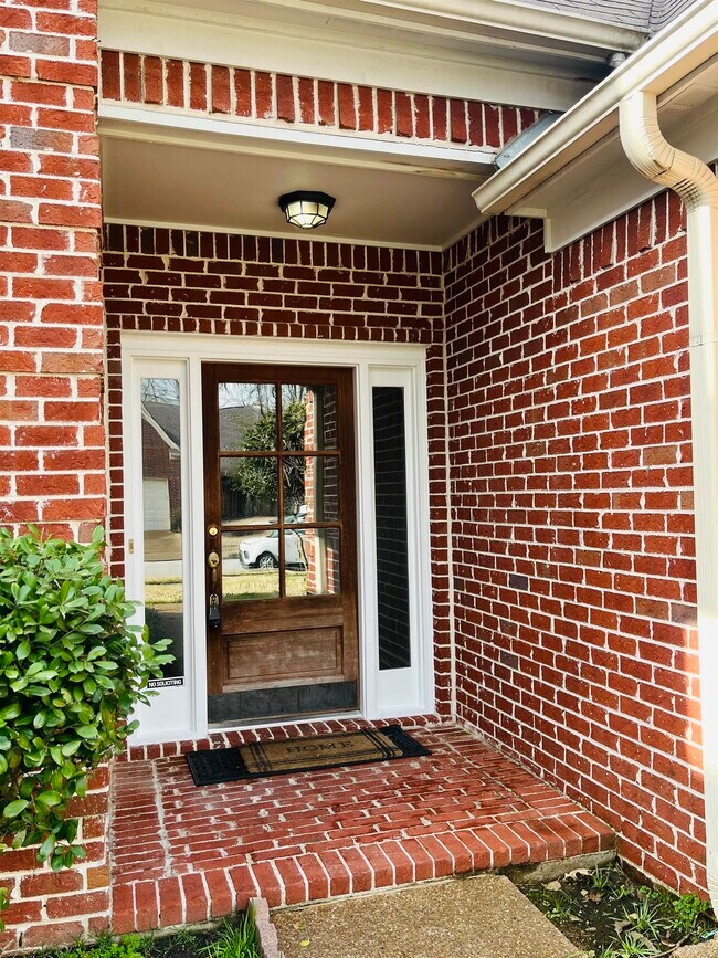 Building Photo - 8570 Meadow Green Dr