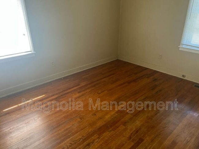 Building Photo - 111 S Elizabeth St