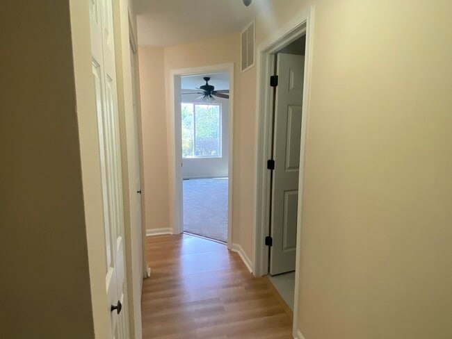 Building Photo - 463 Springwood Dr
