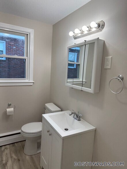 Building Photo - 18 Waugh St