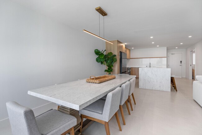 Building Photo - 10410 S Ocean Dr