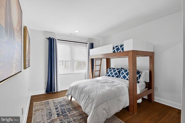 Building Photo - 739 N Massachusetts Ave