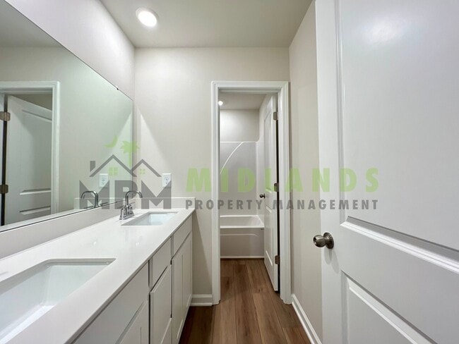 Building Photo - 142 Parkwood Ct