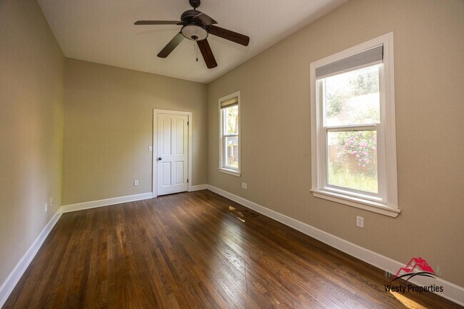 Building Photo - 7548 SW 35th Ave