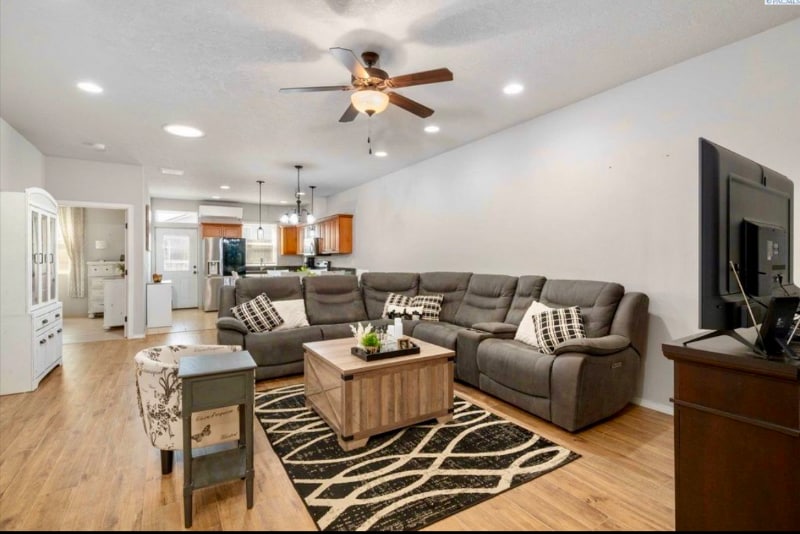 Building Photo - 4215 W 2nd Ave