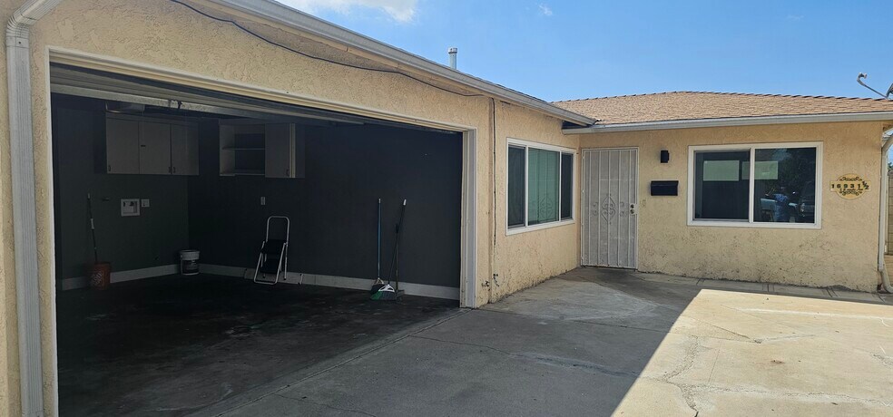 Building Photo - 16931 S Berendo Ave