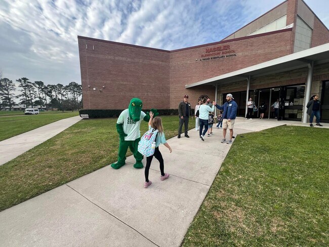 Building Photo - 8525 Sunset Loch Dr