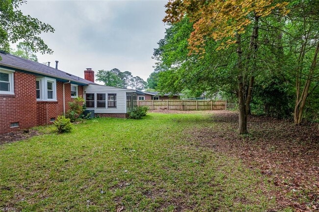 Building Photo - 5525 Greenefield Dr S
