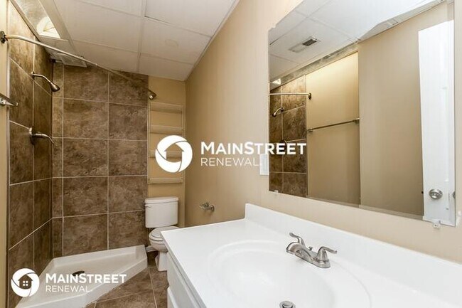 Building Photo - 5 Bedroom Pet-Friendly Home in Kennesaw, GA with Main Street Renewal