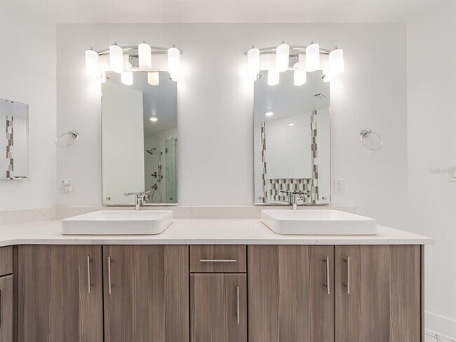 Building Photo - 15 Avalon St