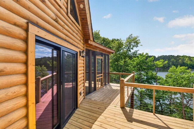 Building Photo - 308 Acres Ct