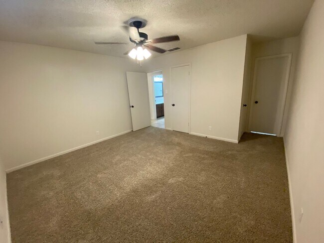 Building Photo - Duplex Homes 3/2/2