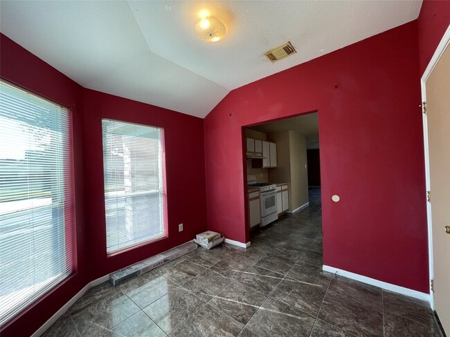Building Photo - 7303 Foxshadows Ln